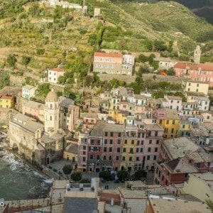 Utsikt til byen Vernazza fra høyden